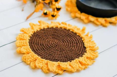 Image of crocheted sunflower