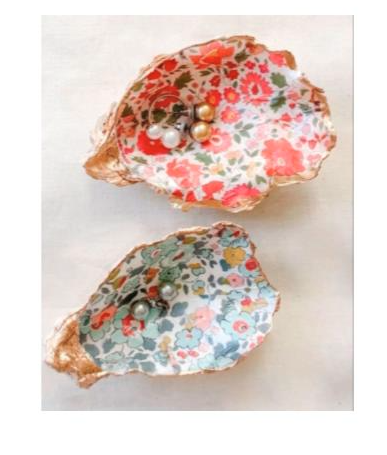 Image of painted oyster shell