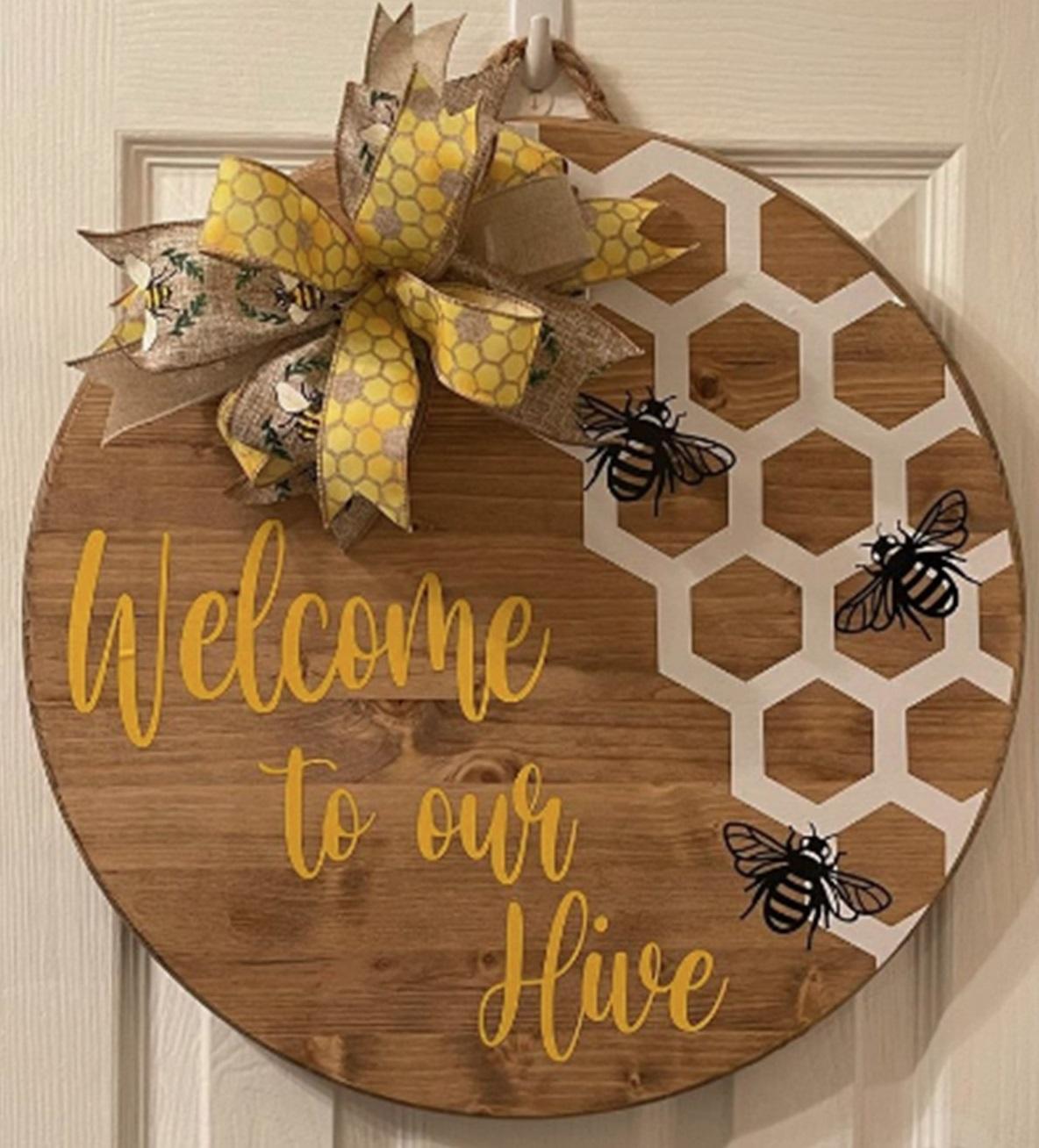 Image of bee-themed door hanger