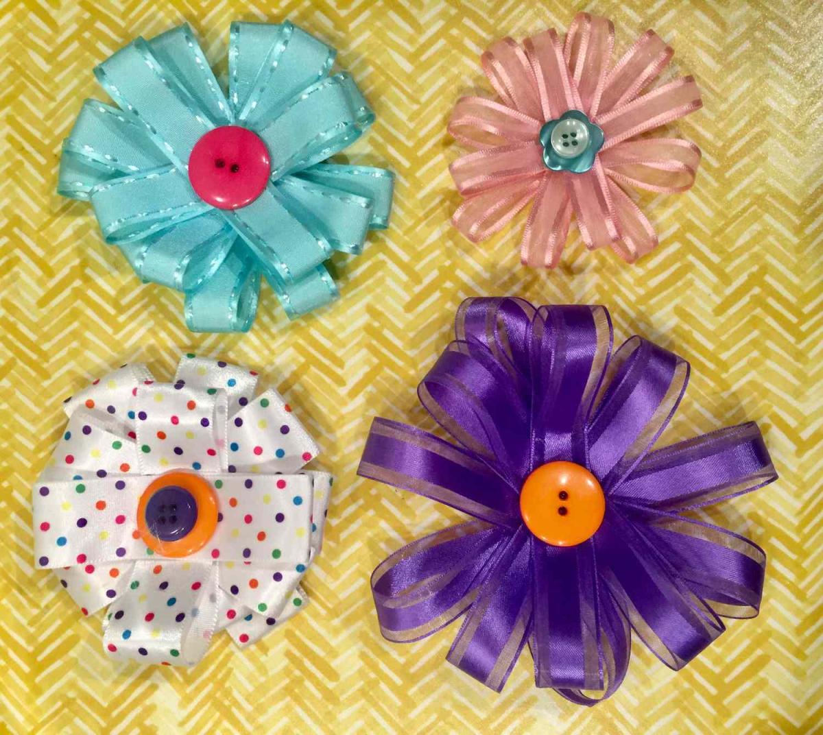 Image of ribbon brooch